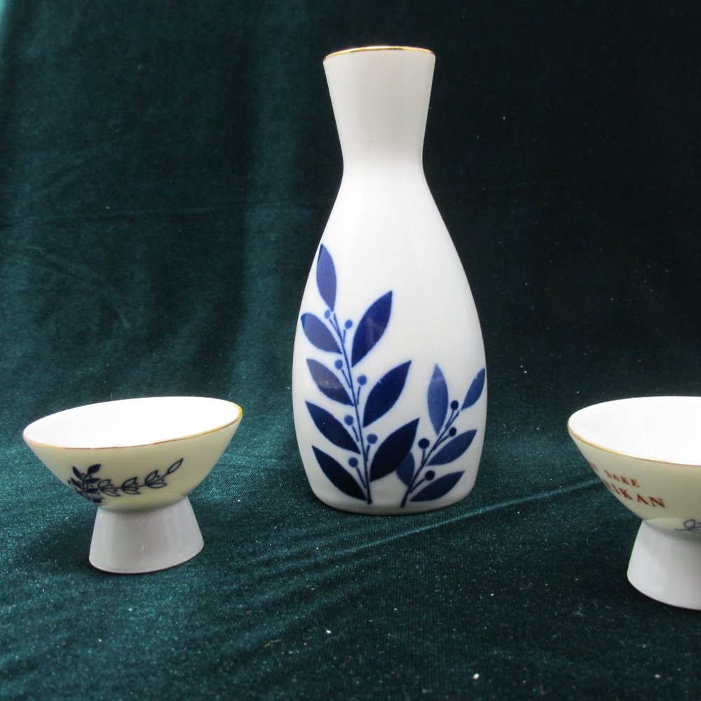 Vintage 1980's Finest Sake empty Bottle Gekkeikan Blue & White with 2 Sake cups